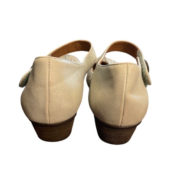 Taos Womens 8 Tango Lasercut Leather Maryjanes Floral Low Heel Round Toe Gray - Picture 7 of 8